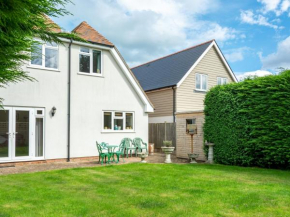 Pass The Keys Elegant 5-Bed Detached Home with Spacious Garden